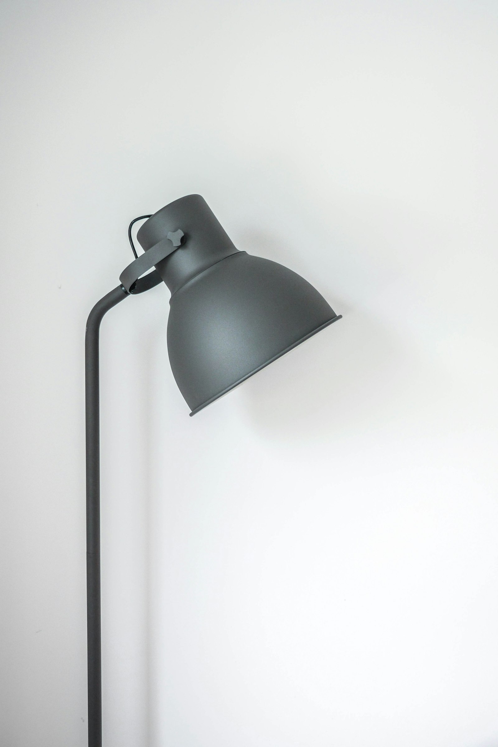Minimalist table lamp with warm light
